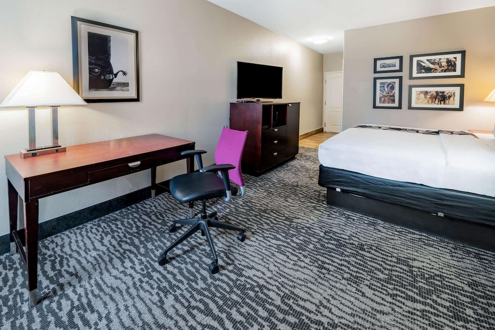 La Quinta Inn & Suites by Wyndham DFW Airport West - Bedford 20/41
