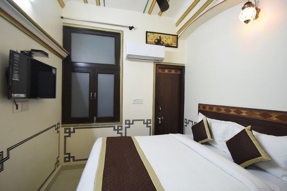 DELUXE, DOUBLE BED