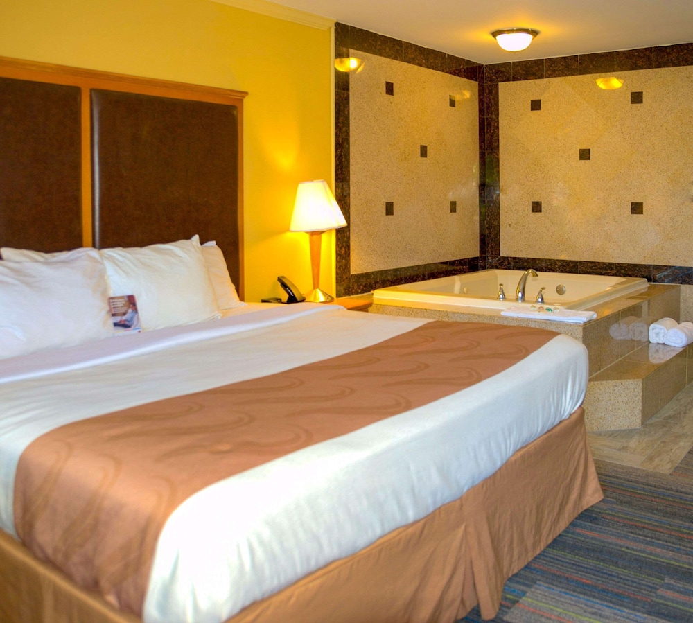 HIBISCUS Inn & Suites 21/43