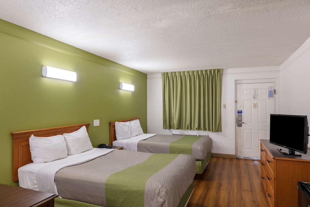 Motel6 Knoxville, TN 23/46
