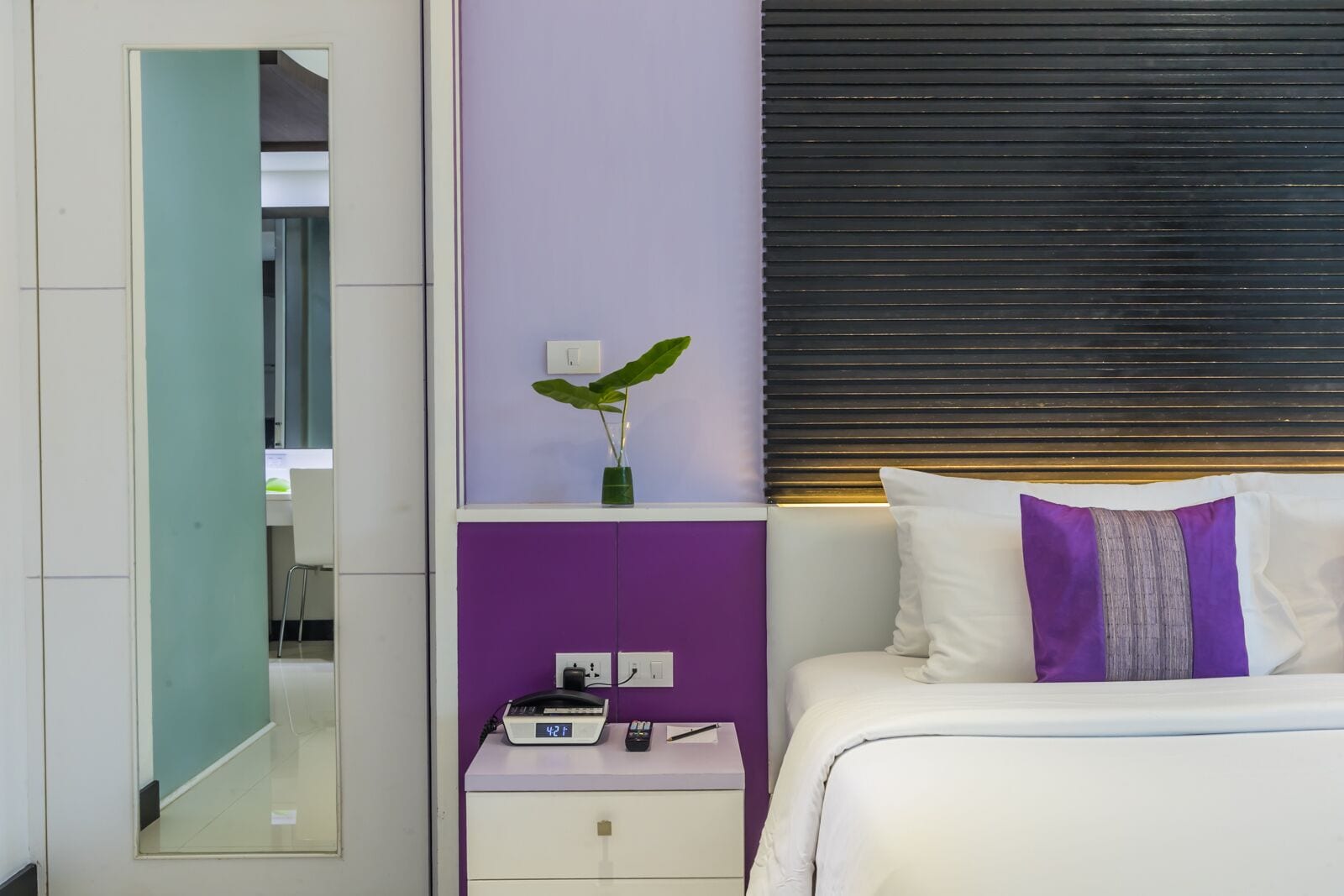 Deluxe, King Bed, Pool Access