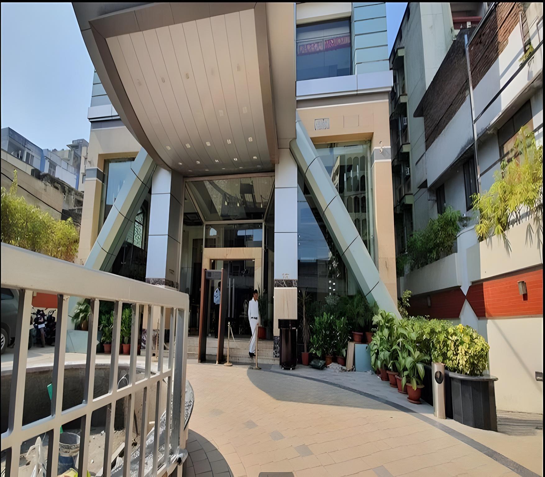 Hotel Gargee Grand 25/25