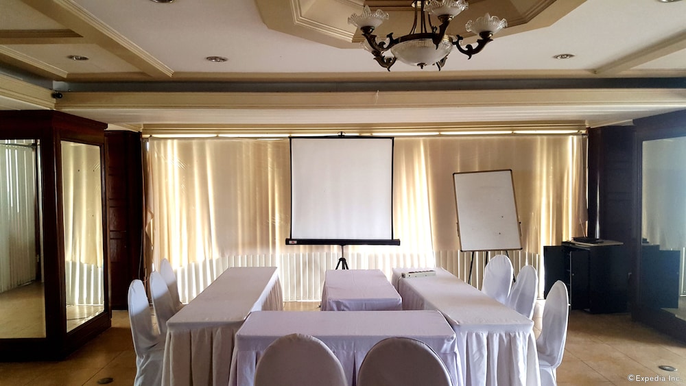Lourdes Family Suites Makati powered by Cocotel 17/41