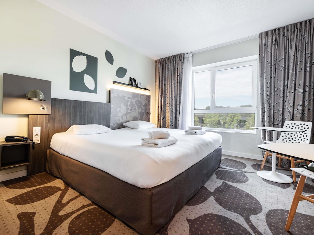 MERCURE COMPIEGNE SUD 27/76