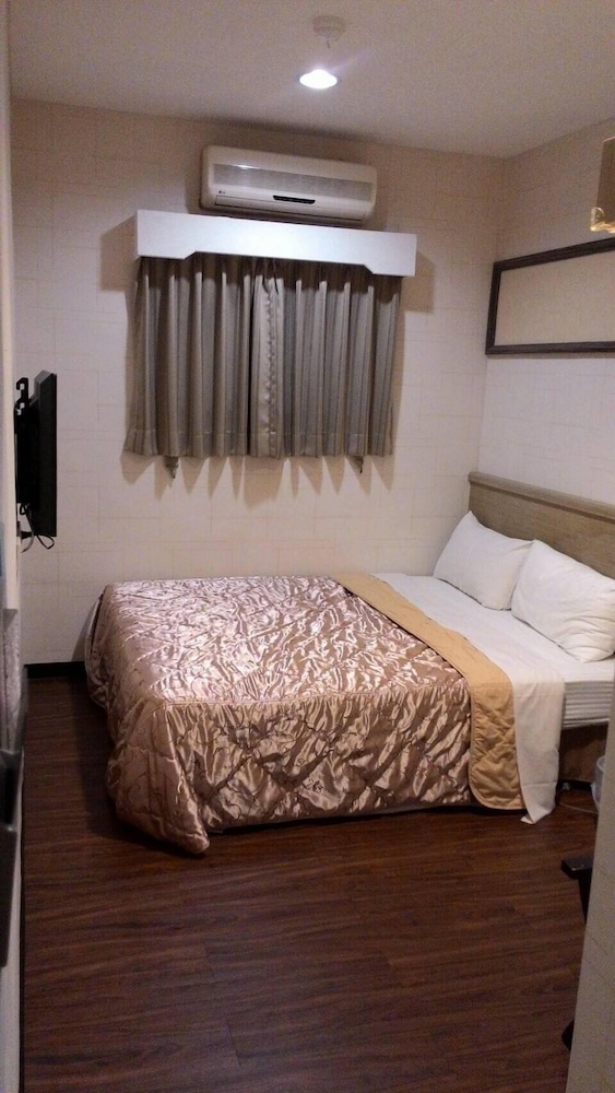 Home Full Hotel 18/43