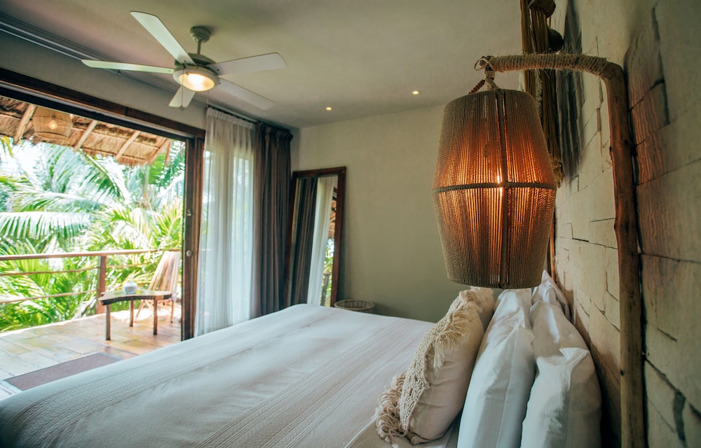 Villa, Suite, King Bed, Partial Sea View