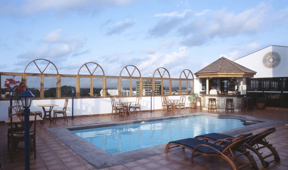 Royal Court Hotel 37/38