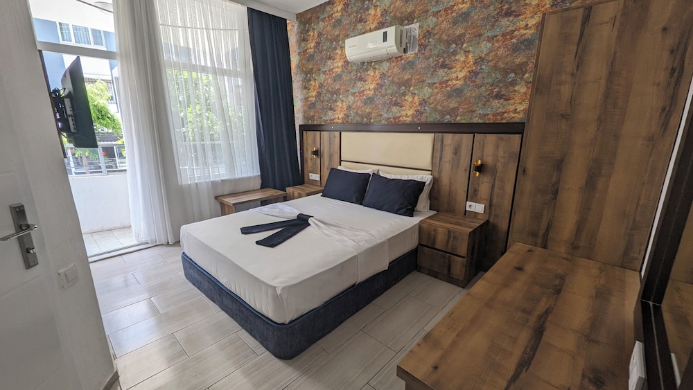 Ramona Kale Hotel 3/16