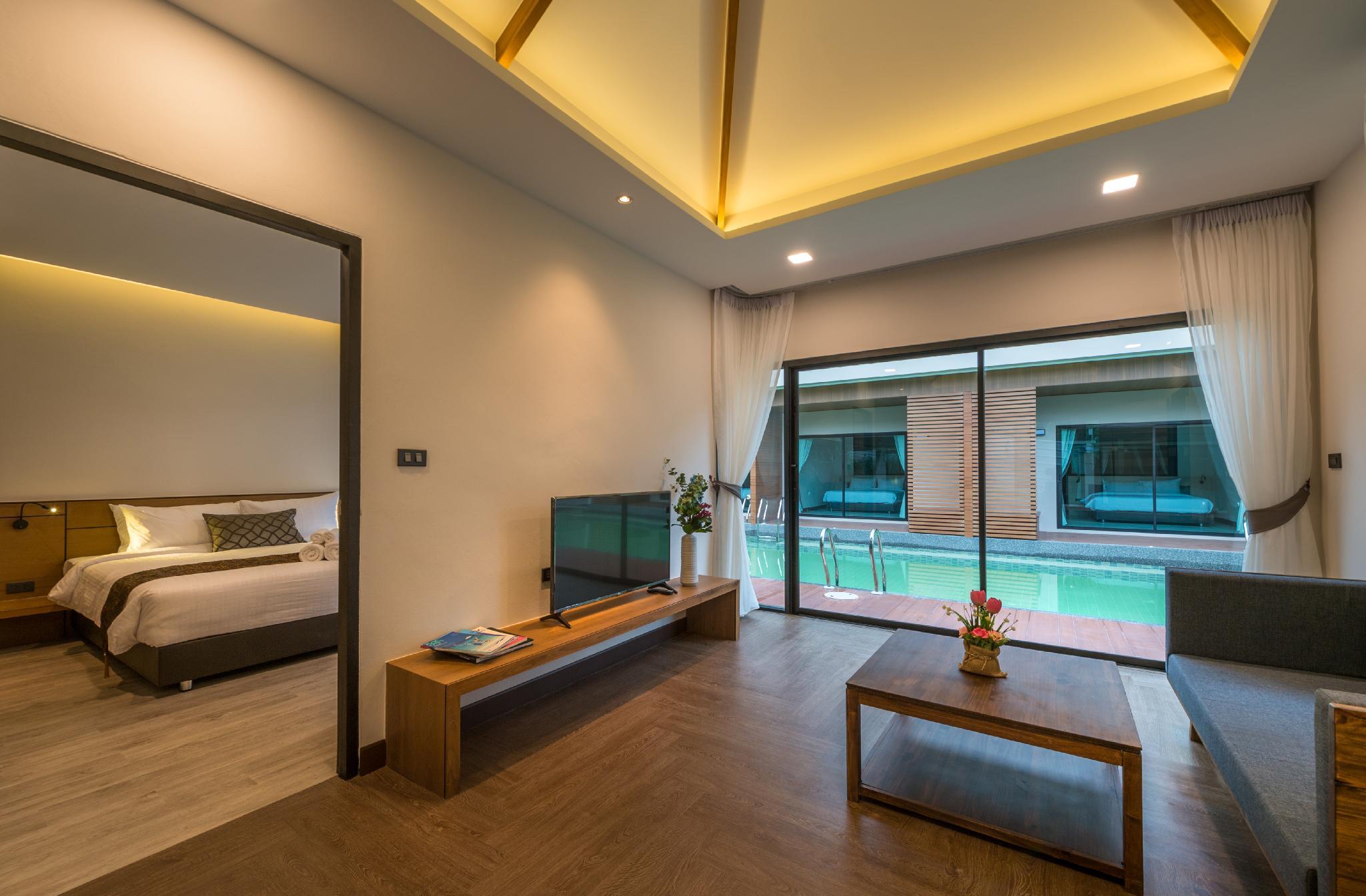 Junior Suite, King Bed, Pool Access