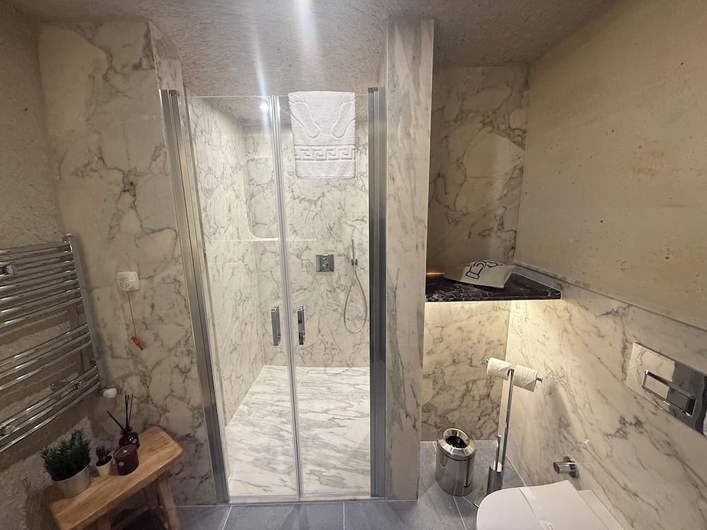 Miras Hotel 47/49