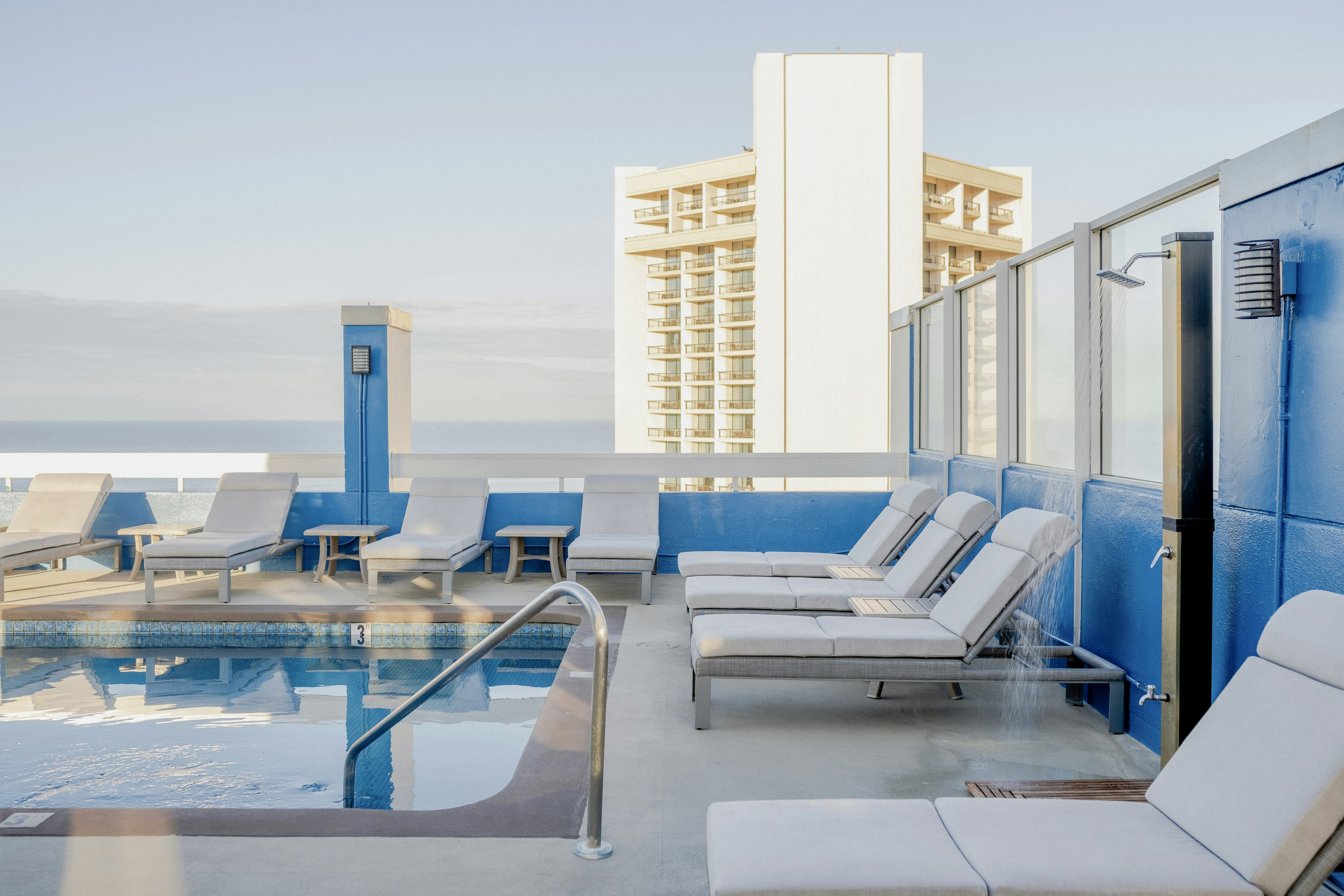 Pacific Monarch Hotel 33/73