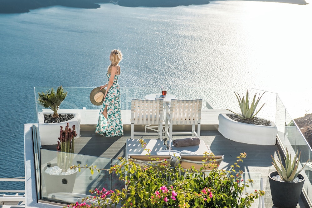 On The Rocks Santorini - Adults only 62/67
