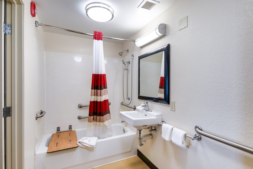 Red Roof Inn Laredo 12/35