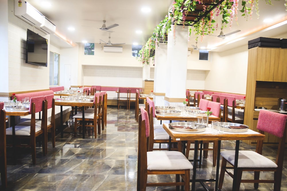 Hotel Sapna Executive 33/43