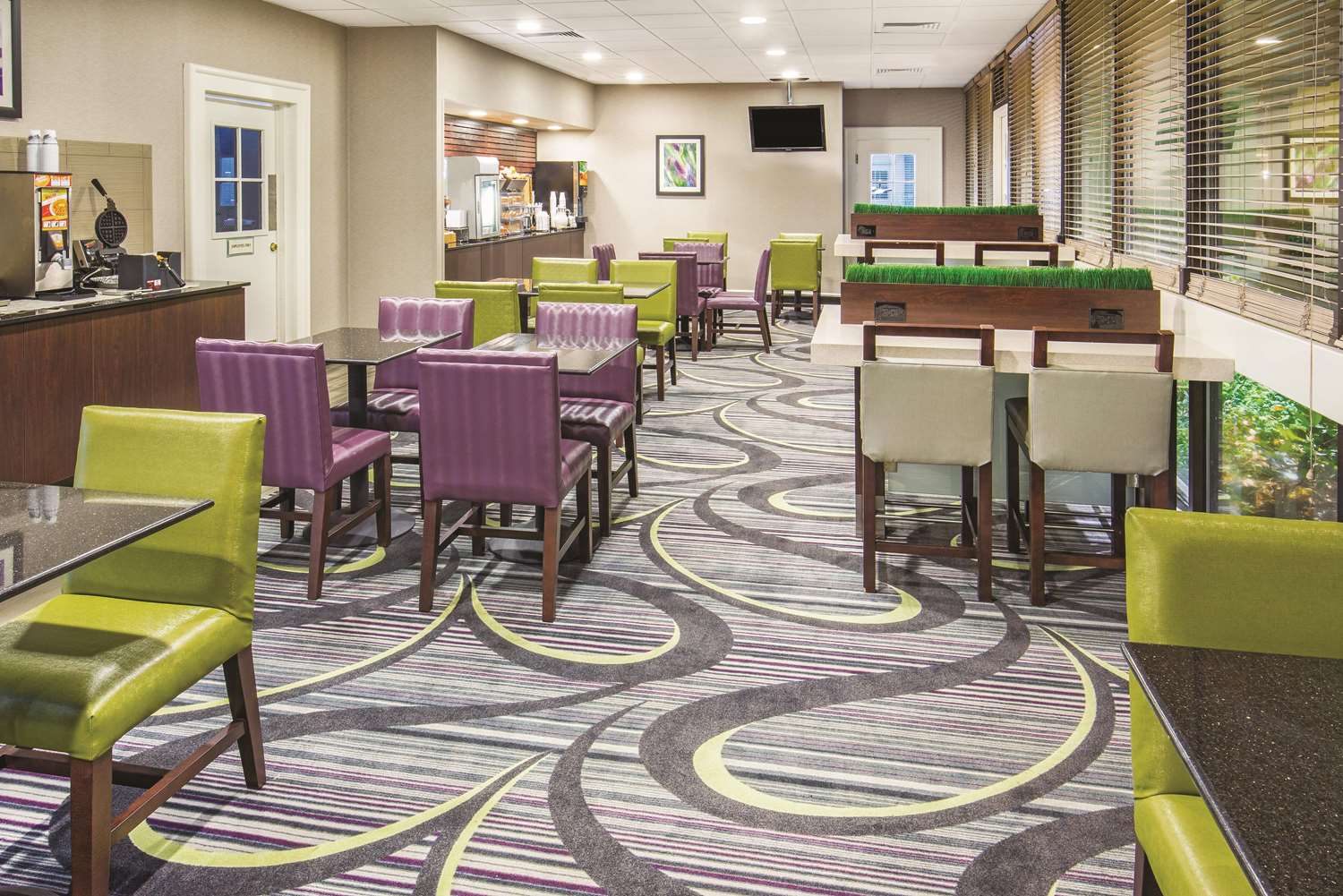 Howard Johnson by Wyndham Sacramento Downtown 50/58