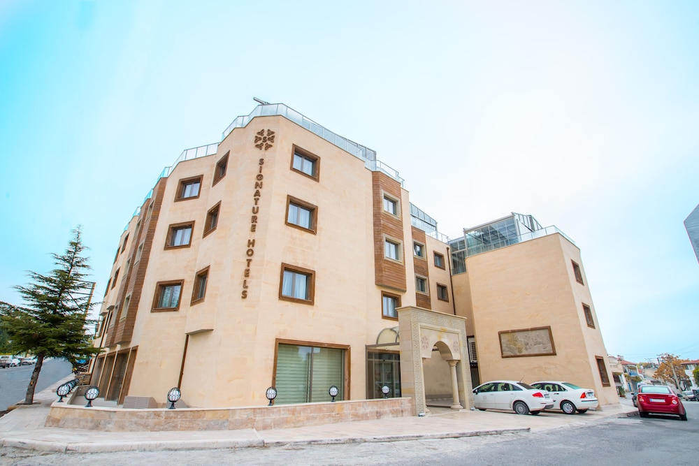 Signature Hotels & Spa 2/50