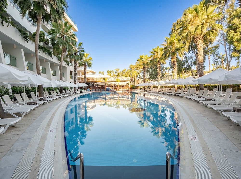 Sunrise Queen Resort 48/50