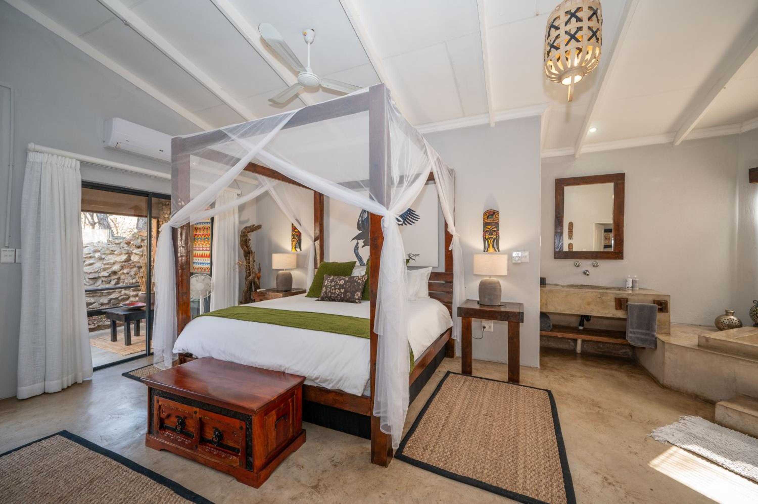 Foxy Crocodile Bush Retreat & Kruger Safaris 3/43