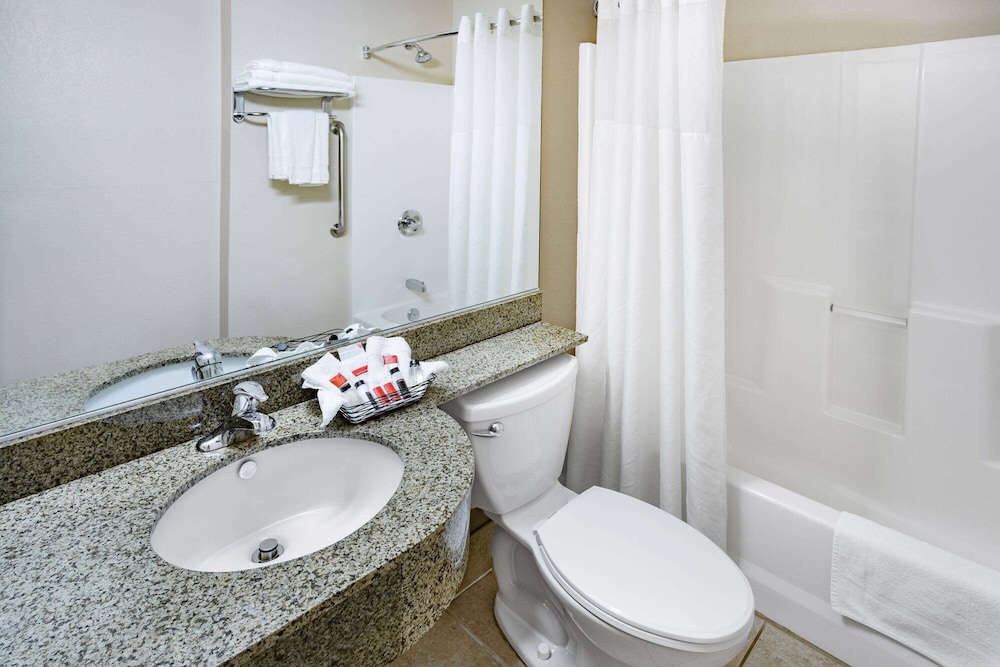 Microtel Inn & Suites By Wyndham Johnstown 9/37