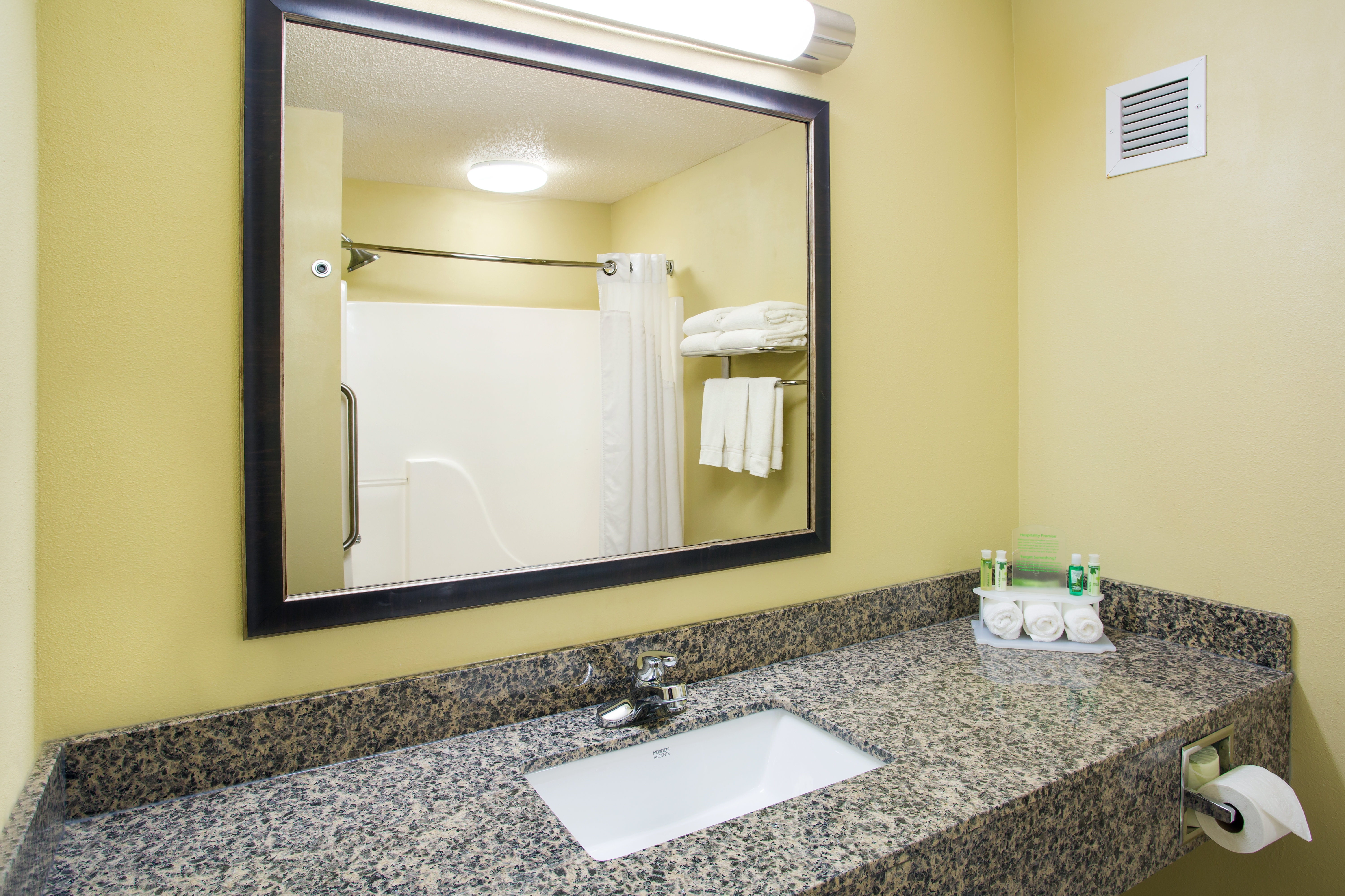 Holiday Inn Express & Suites Martinsville-Bloomington Area 16/16