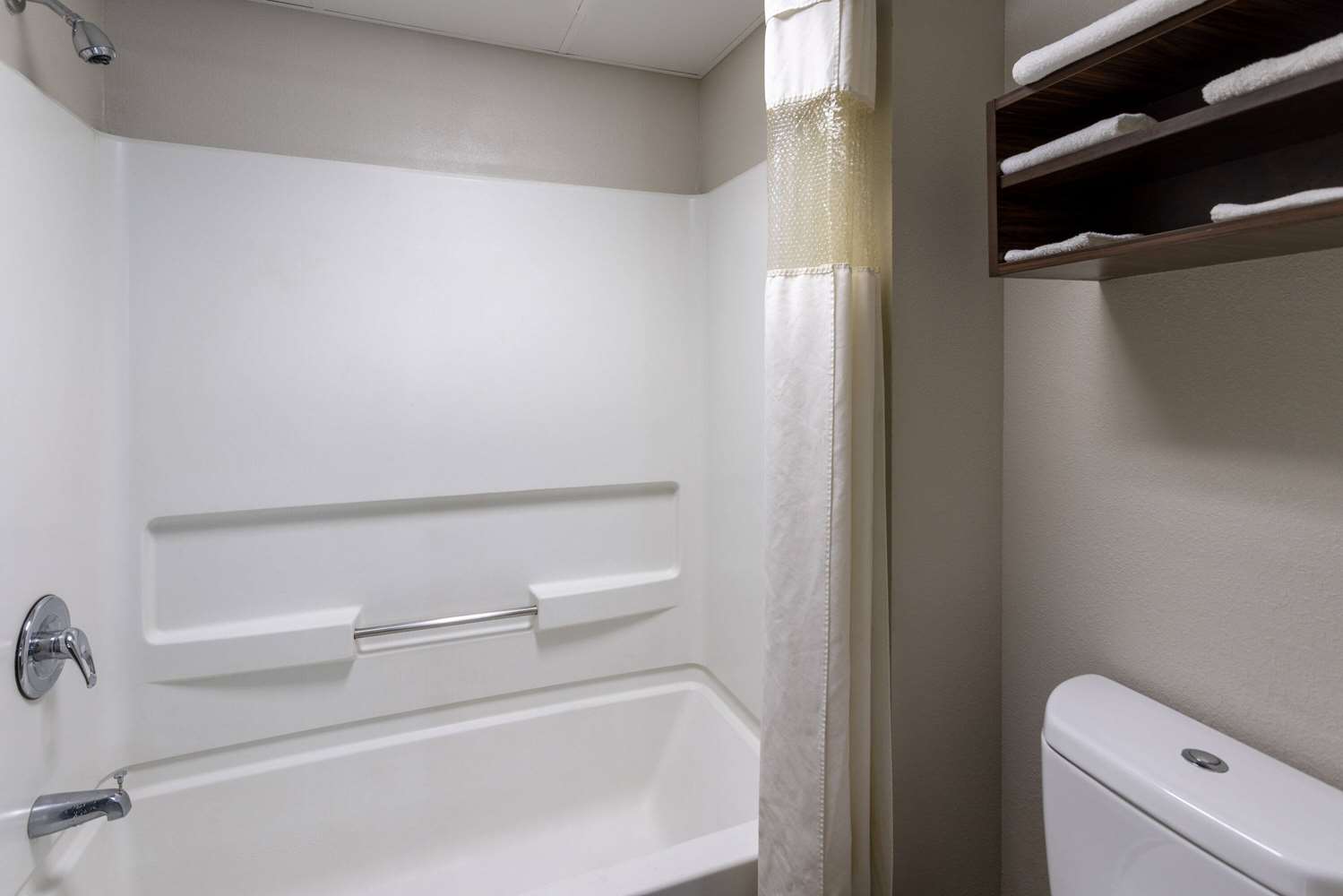 Days Inn by Wyndham Louisburg 43/44