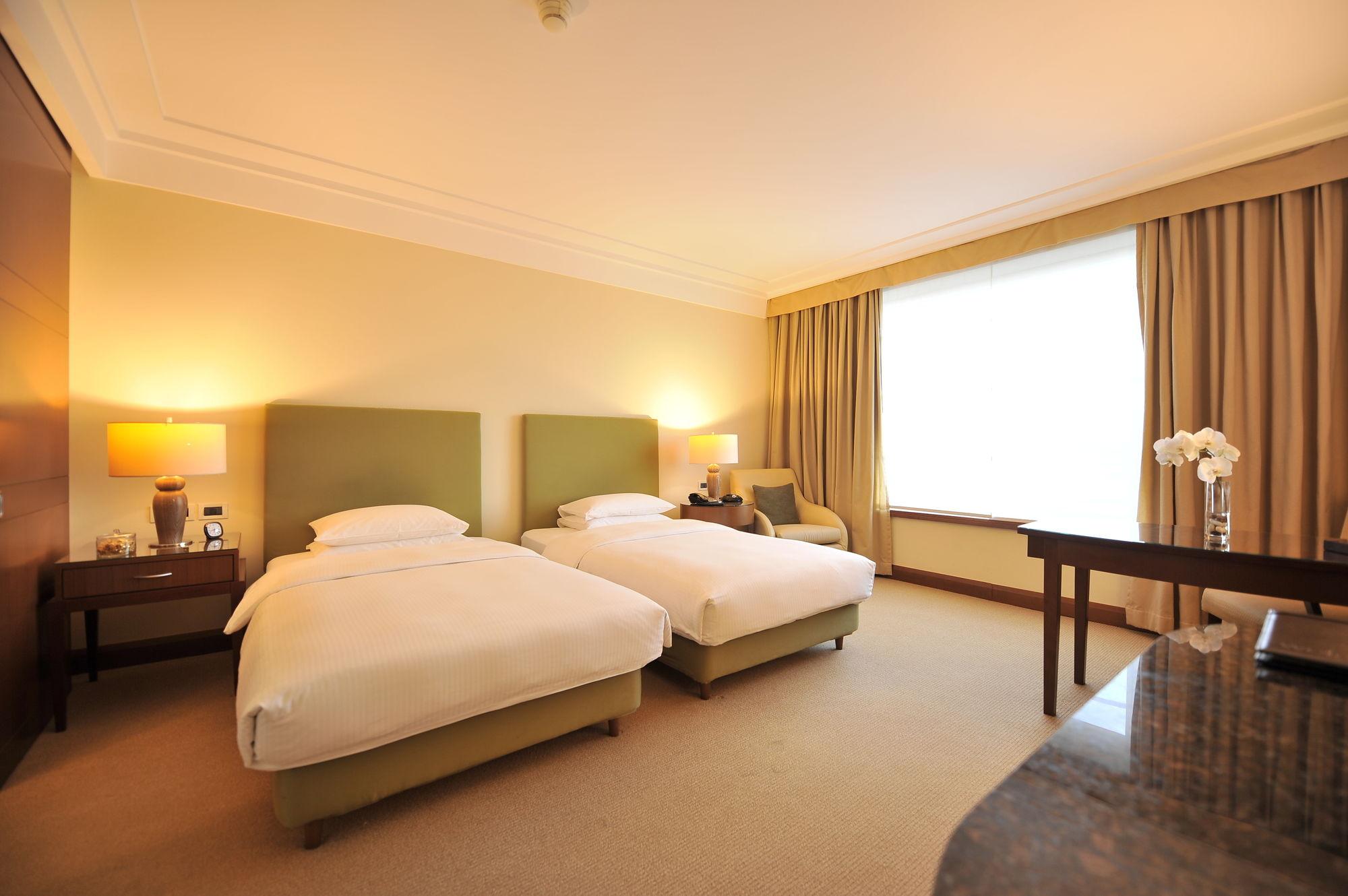 Classic, Twin Beds