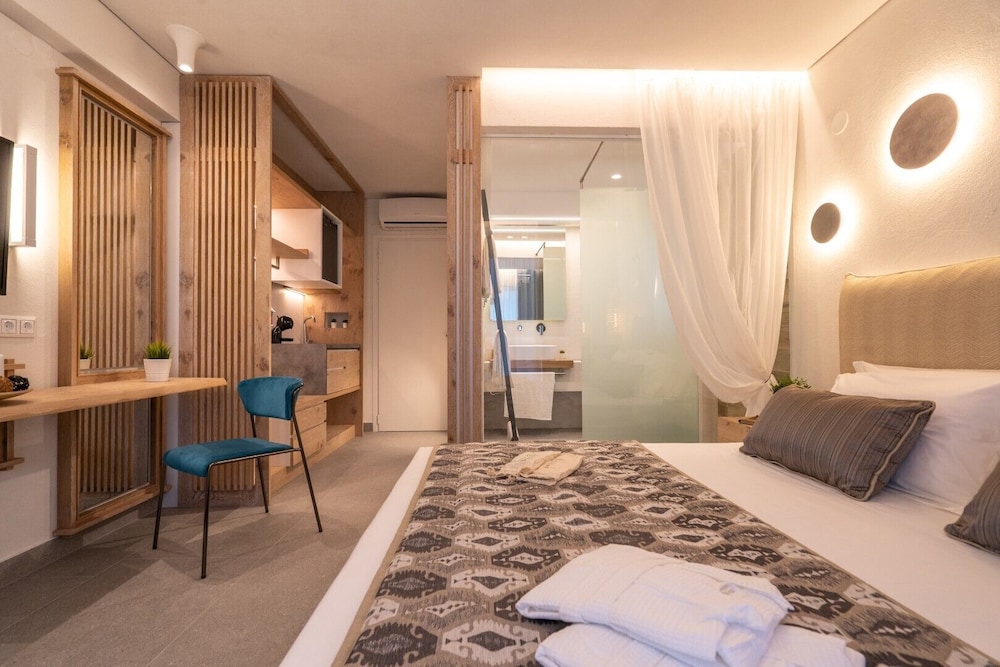 Mirablue Deluxe Residences 11/50
