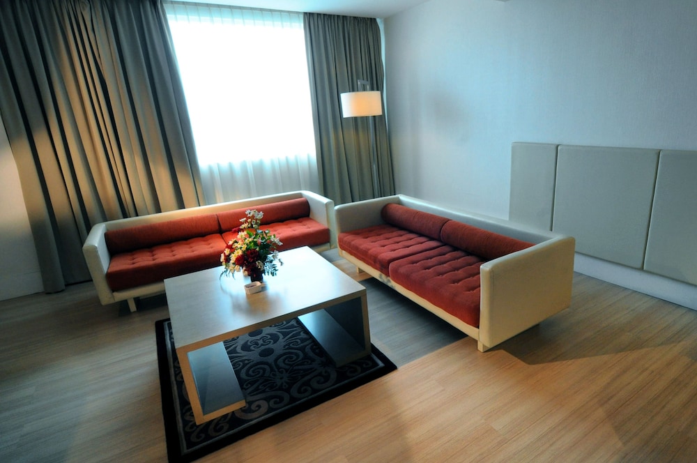 Grand Jatra Hotel 42/70
