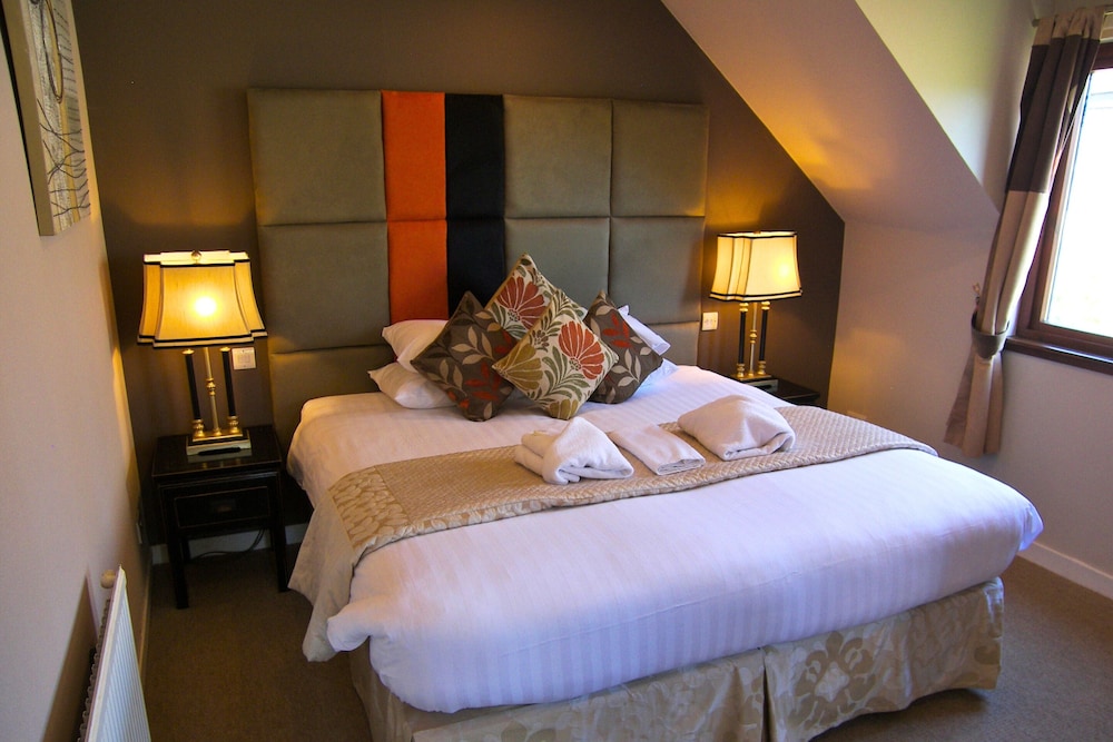 Rosemount Hotel 27/57