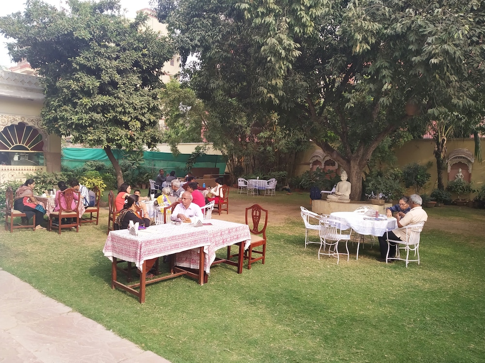 Anuraag Villa 63/65