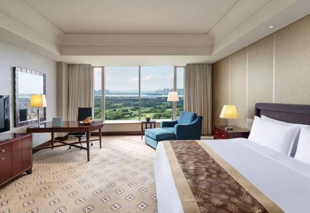Deluxe, Executive, Golf Course View