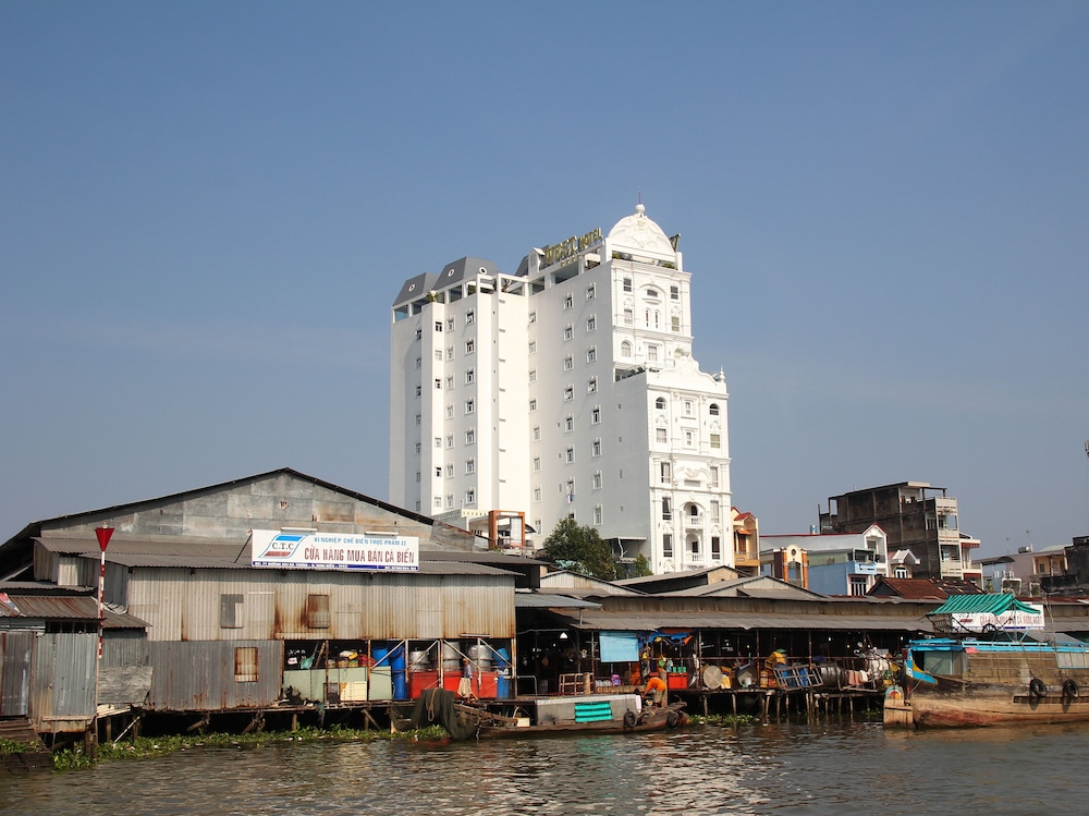 West Hotel 4/54