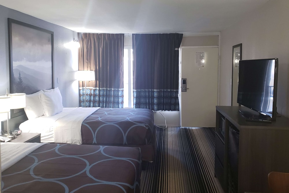 Super 8 by Wyndham Morganton 7/50