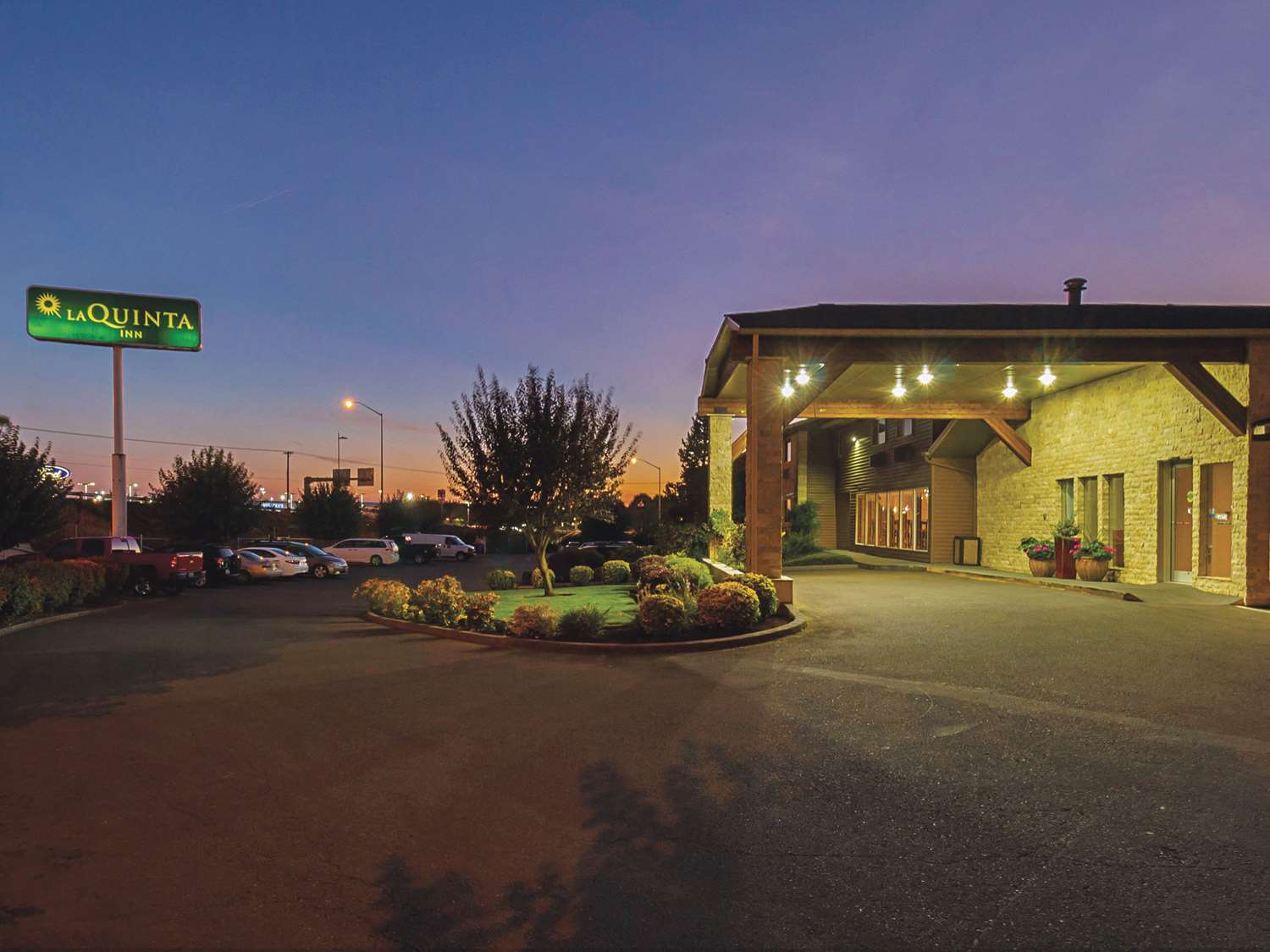 La Quinta Inn & Suites by Wyndham Woodburn 2/22