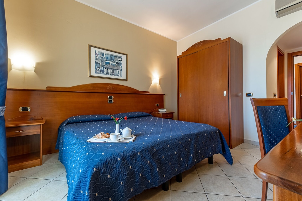 Hotel Relax 11/48