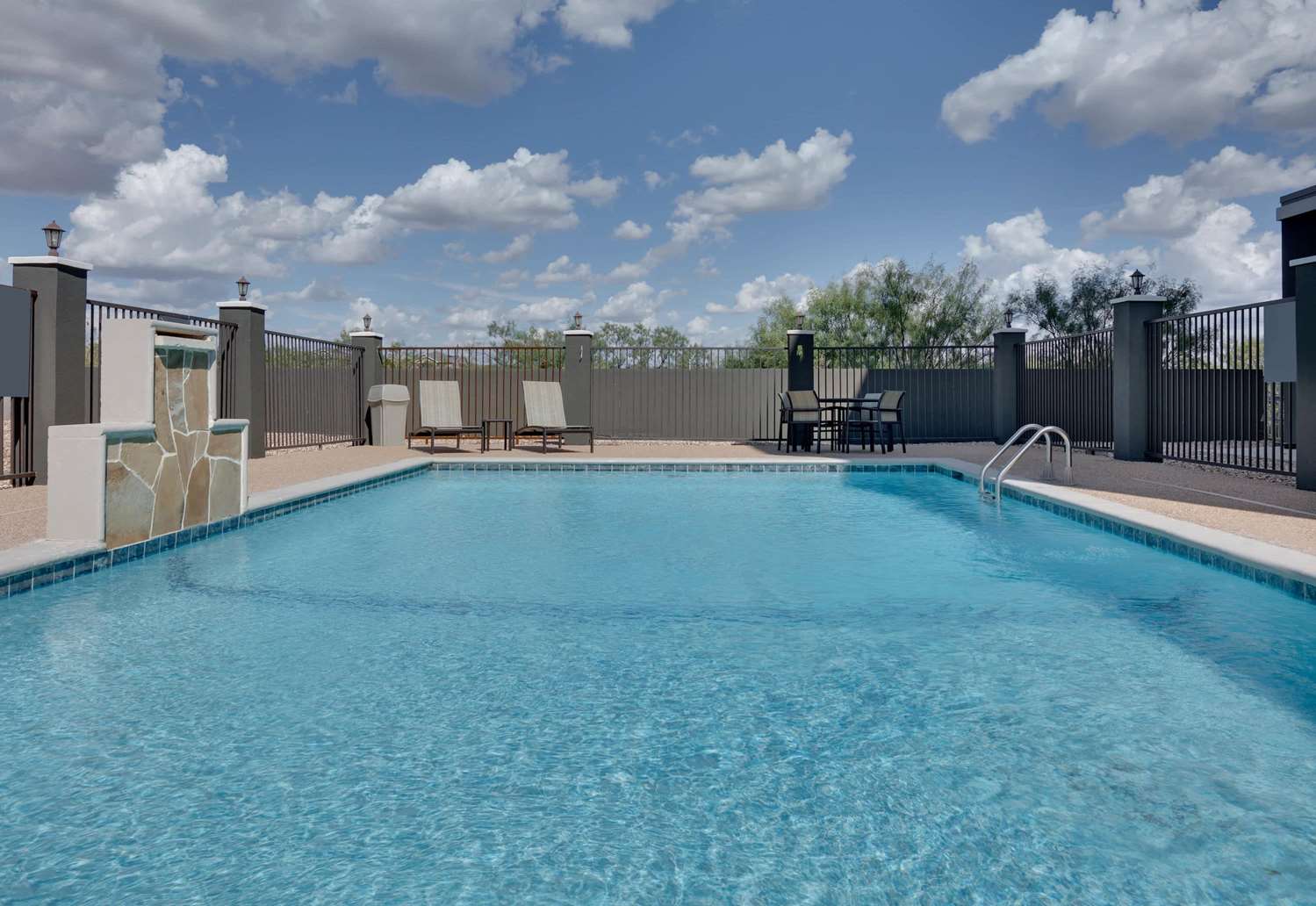 La Quinta Inn & Suites by Wyndham Big Spring 45/48