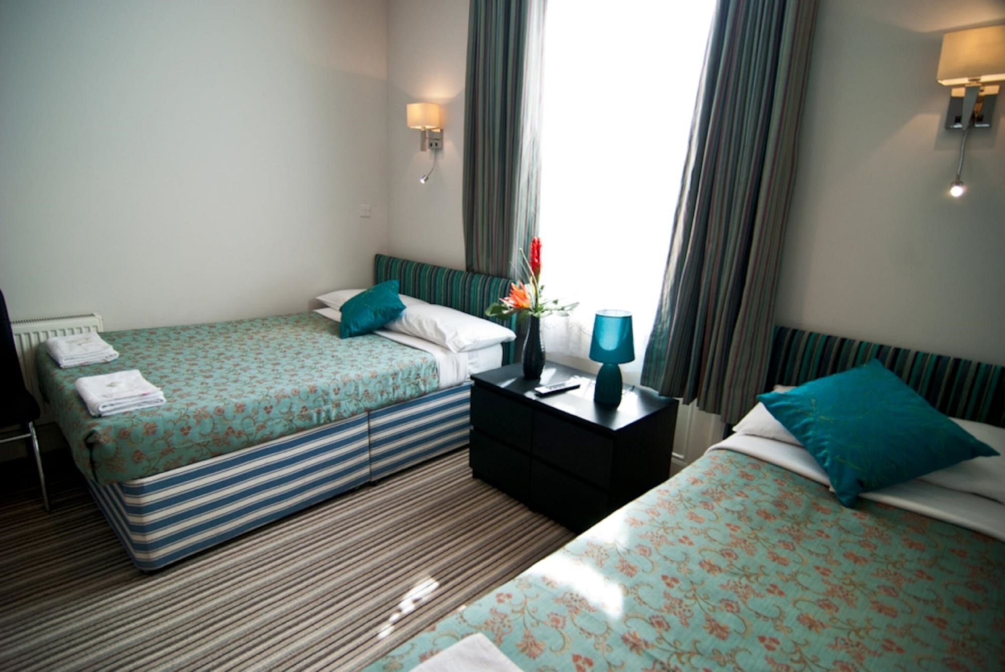ROOM, TRIPLE, 1 DOUBLE AND 1 SINGLE BED