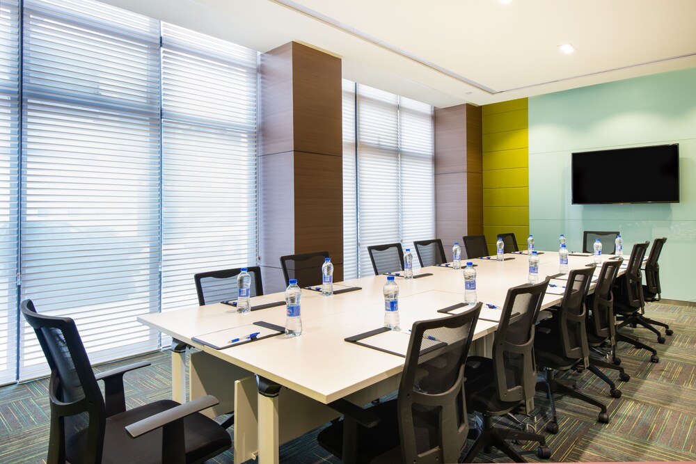 HOLIDAY INN EXPRESS DUJIANGYAN ANCIENT CITY 23/29