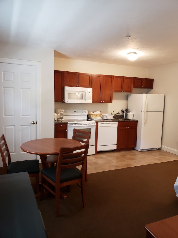 Crescent Suites Hotel 50/57