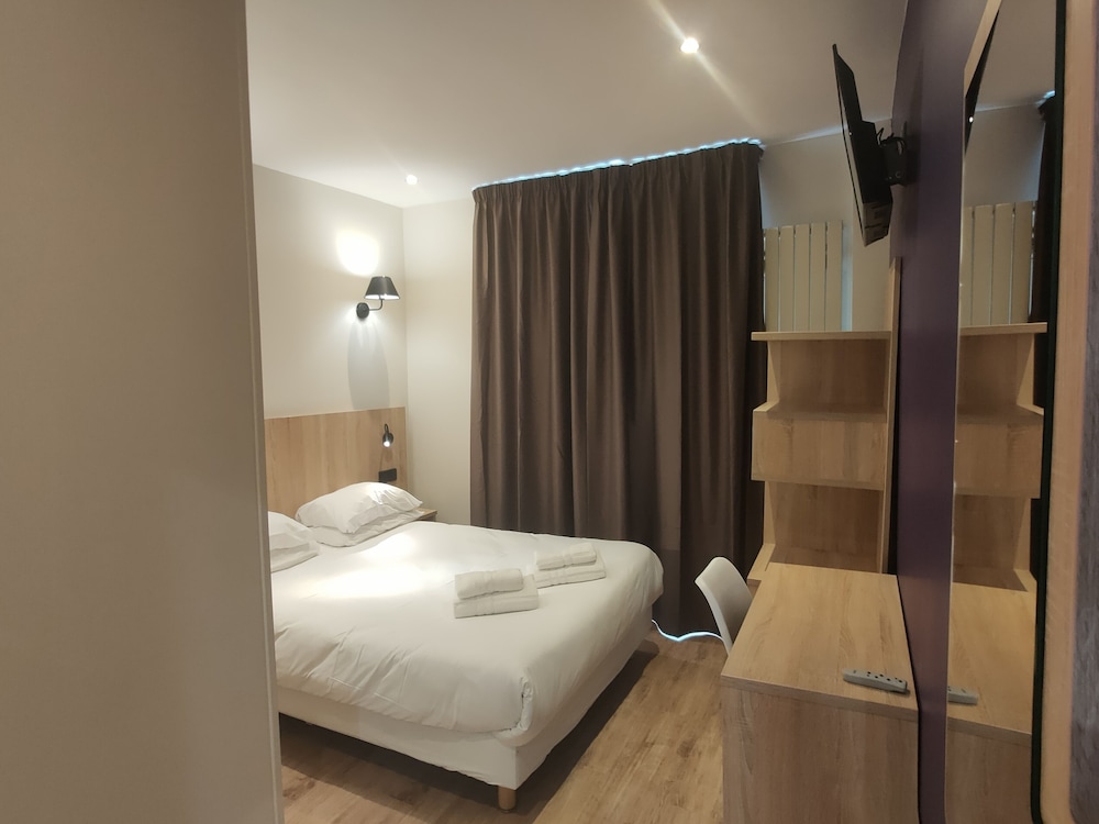 HOTEL MODERN EST 26/37