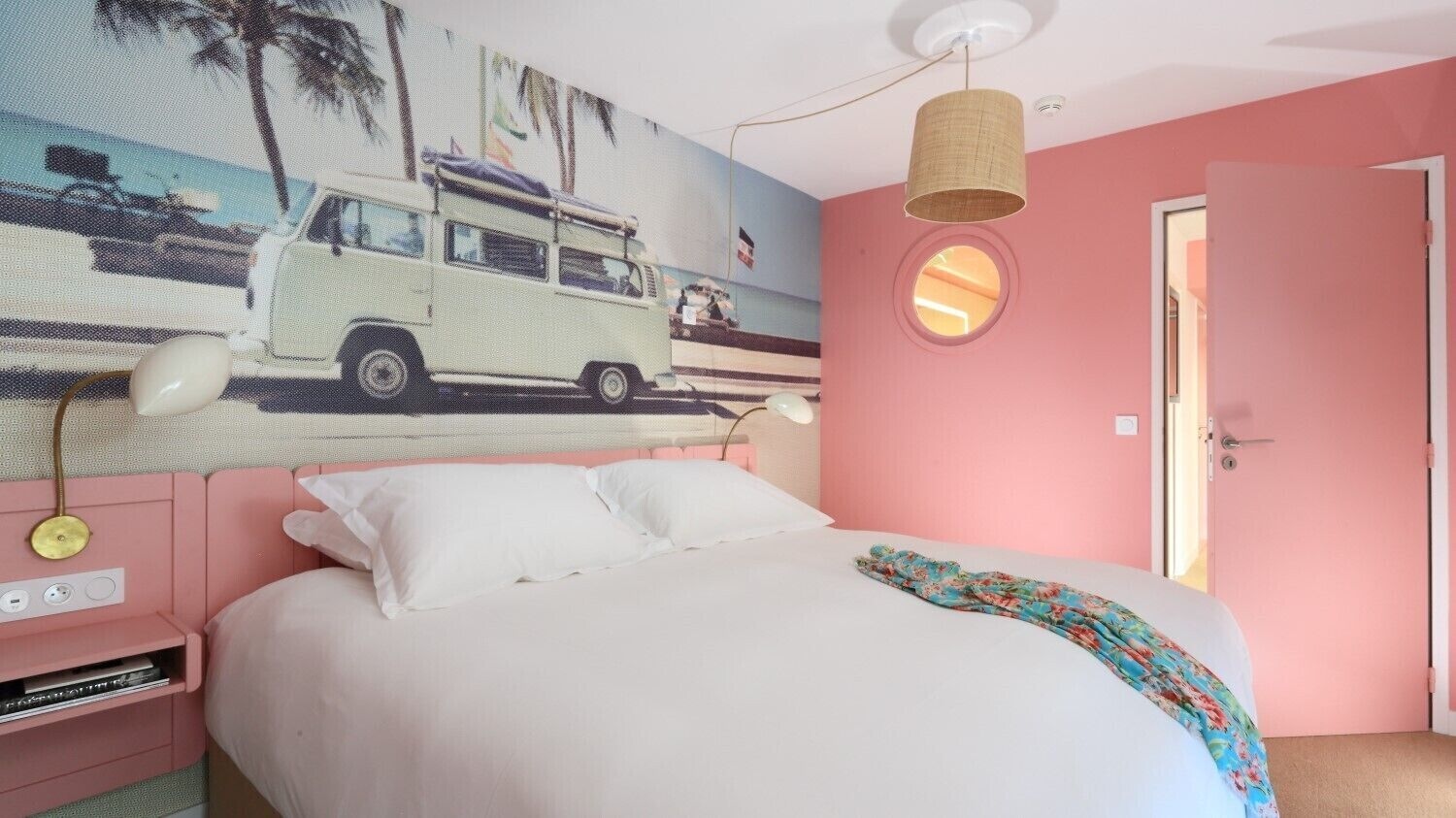 Suite, House, Queen Bed, Sofa