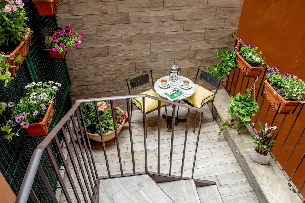 GCF Luxury Suites Guest House 9/70