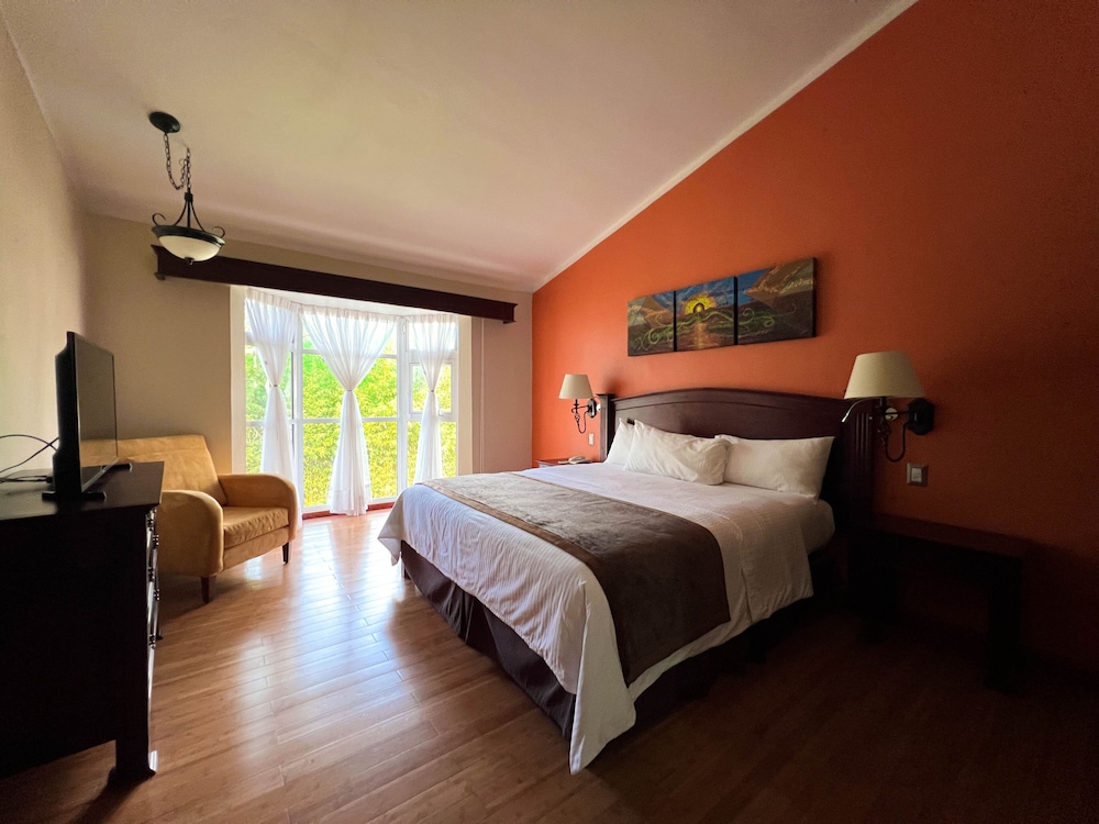 Villa Mercedes San Cristobal 10/75