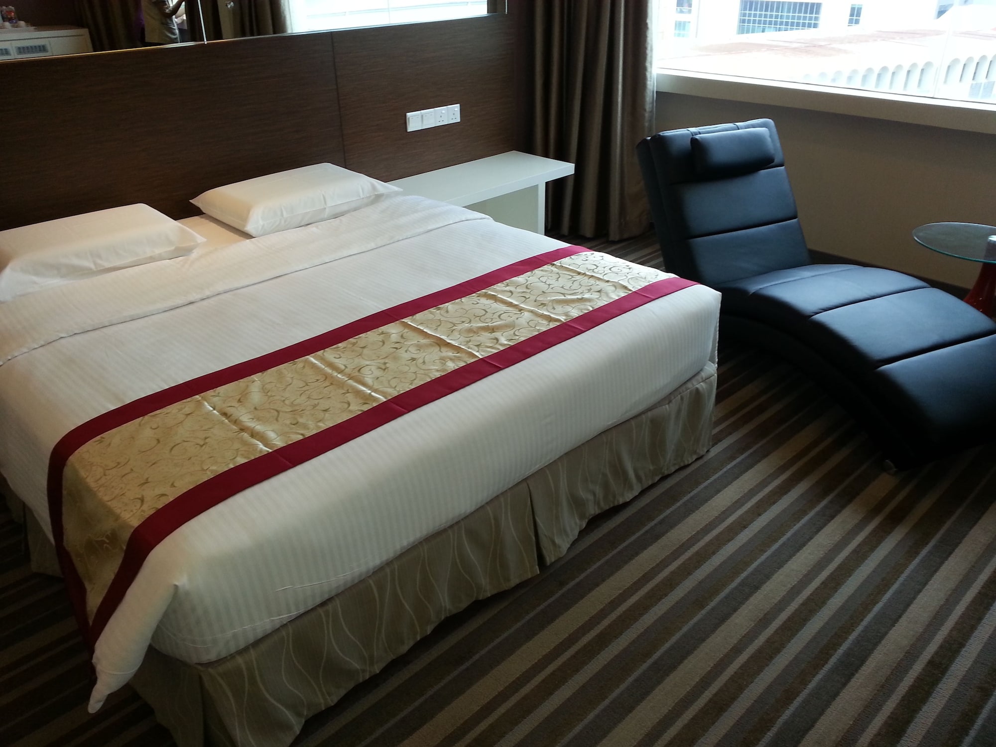 EXECUTIVE, SUITE