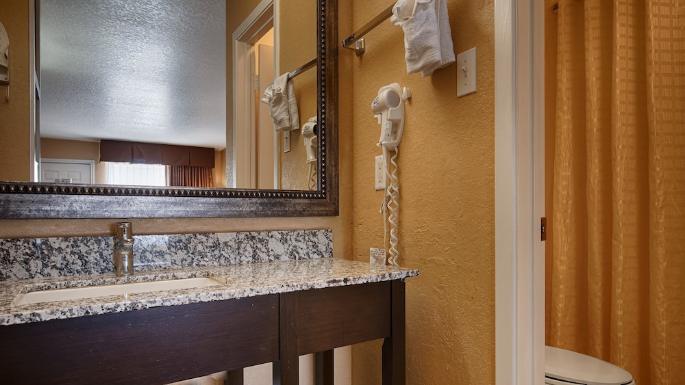 SureStay Hotel by Best Western Floresville 8/29