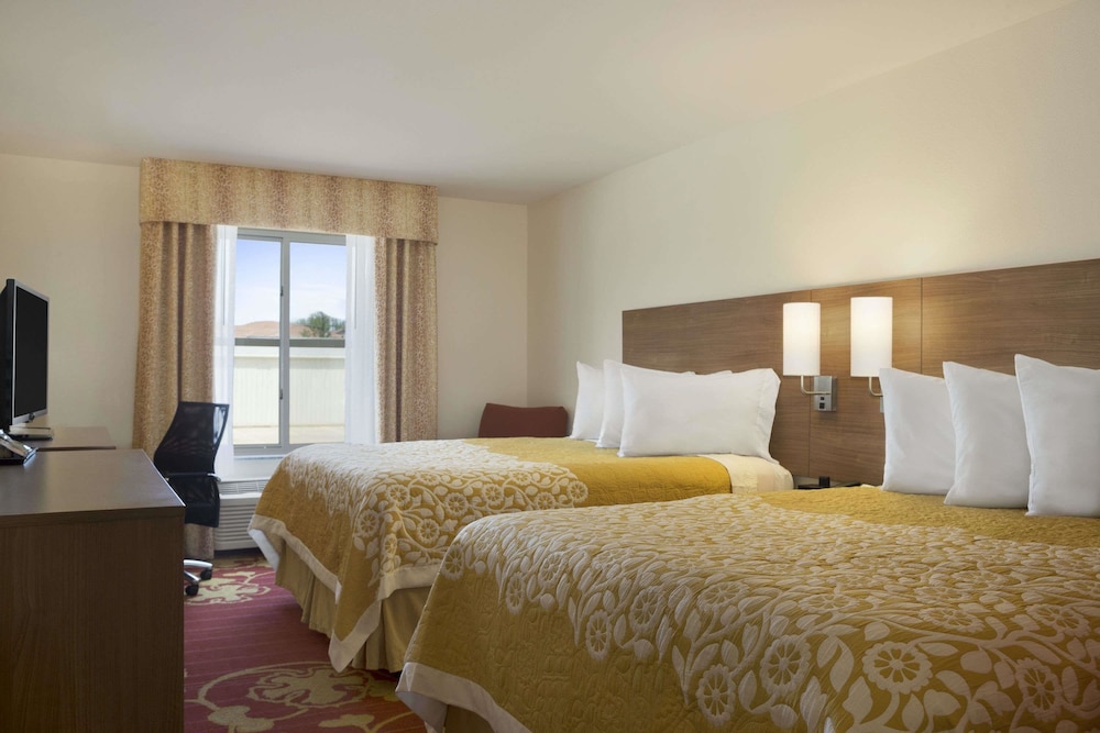 Days Inn And Suites Belmont 5/30