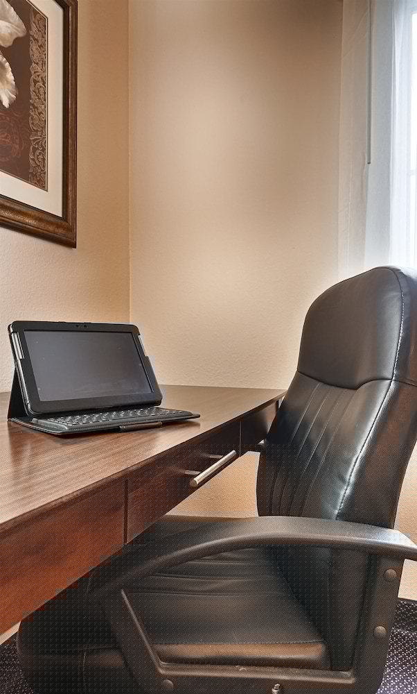 Best Western Plus Brandywine Inn & Suites 38/40