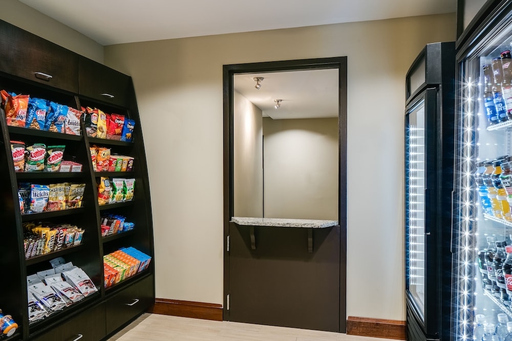 STAYBRIDGE SUITES DES MOINES DOWNTOWN 47/57
