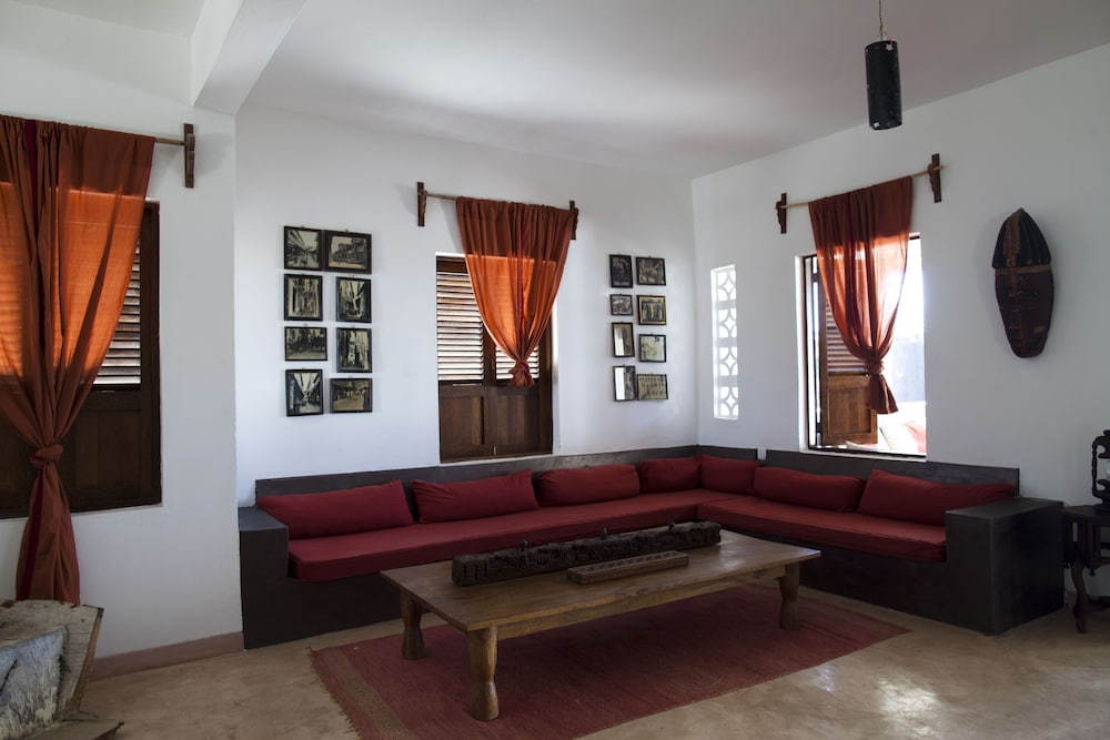 Raha Lodge 20/42