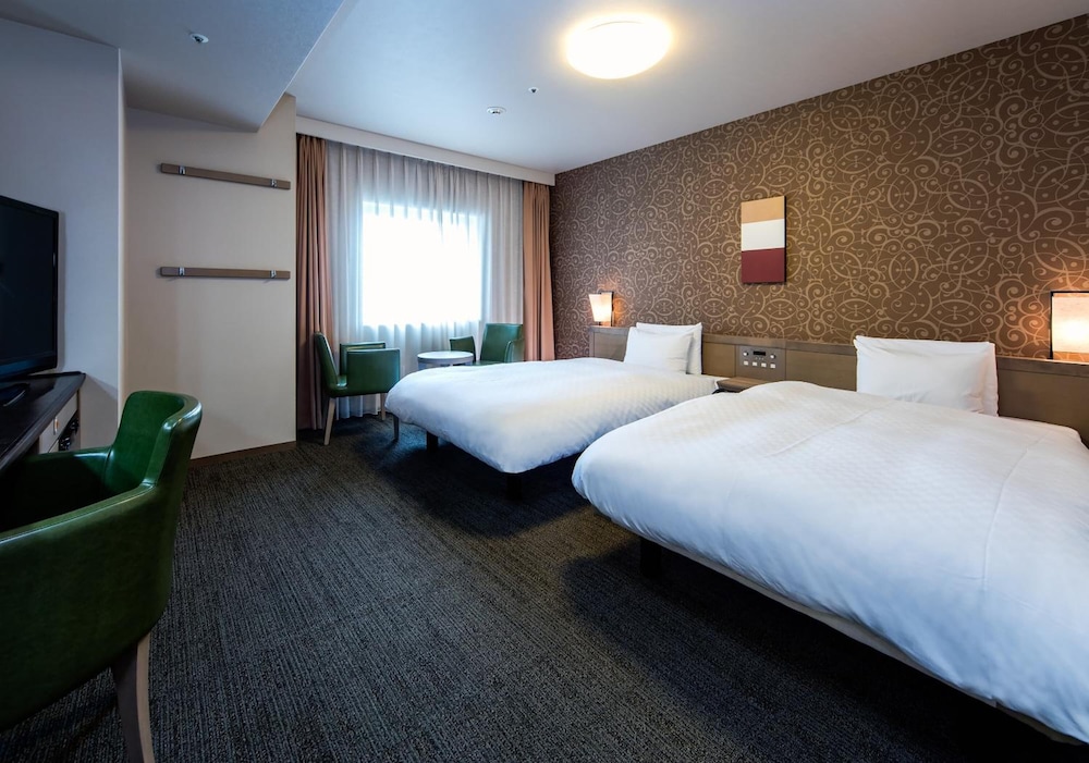 Universal, Twin Beds